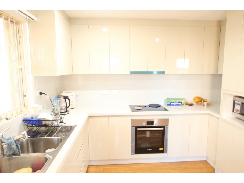 8 Coburg Place, St Johns Park NSW 2176