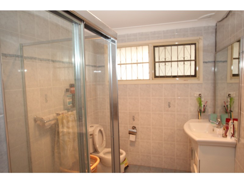 8 Coburg Place, St Johns Park NSW 2176