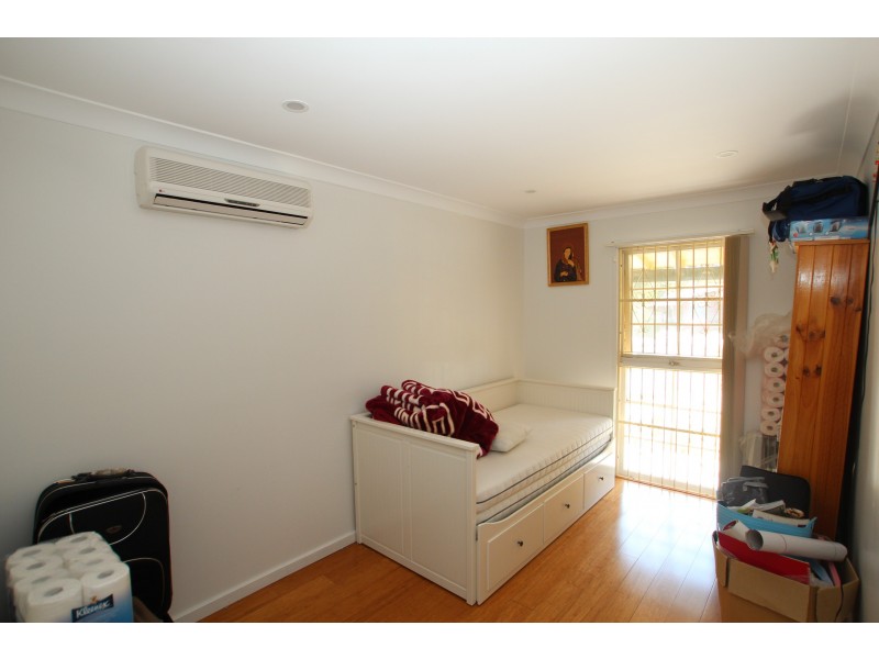 8 Coburg Place, St Johns Park NSW 2176