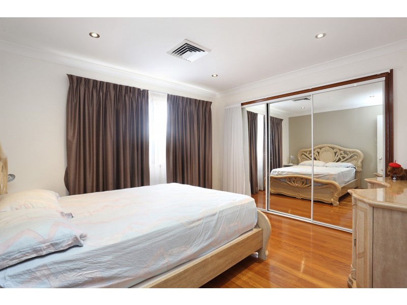 7 Rexham Place, Chipping Norton NSW 2170