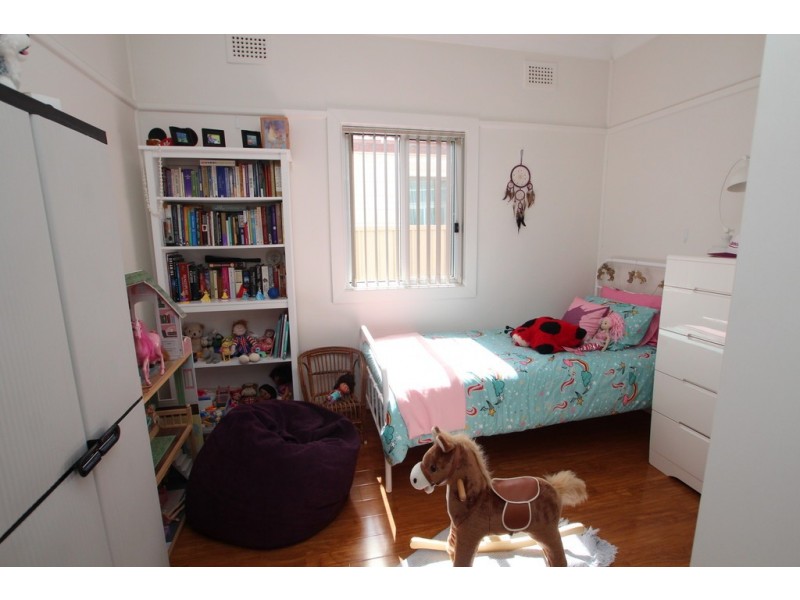 228 River Avenue, Carramar NSW 2163