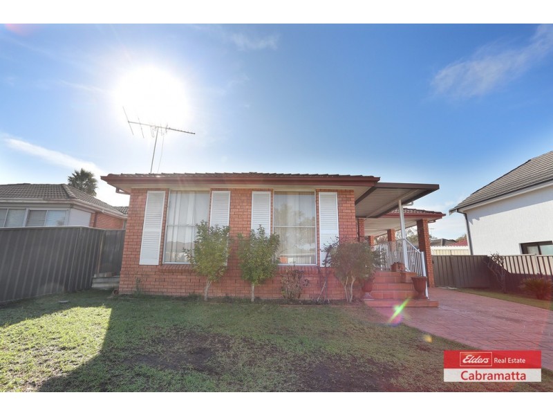 11 COMO PLACE, St Johns Park NSW 2176