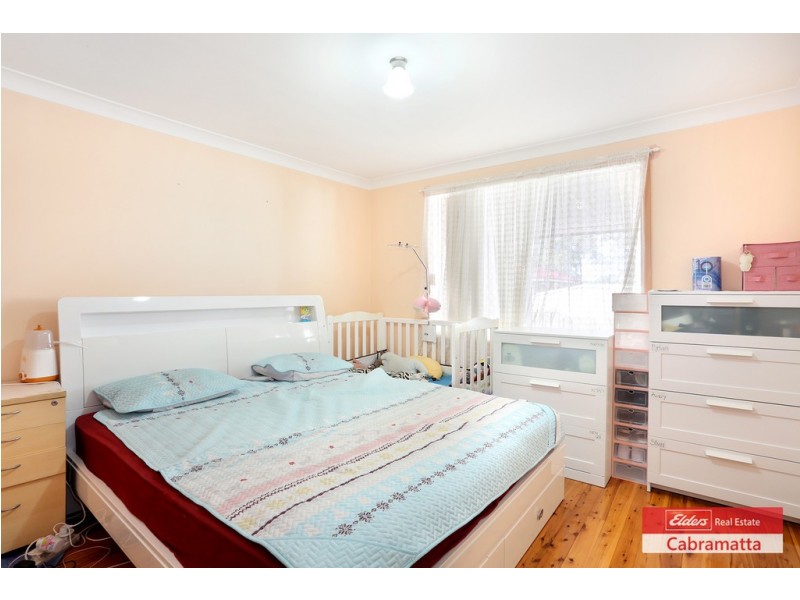 11 COMO PLACE, St Johns Park NSW 2176