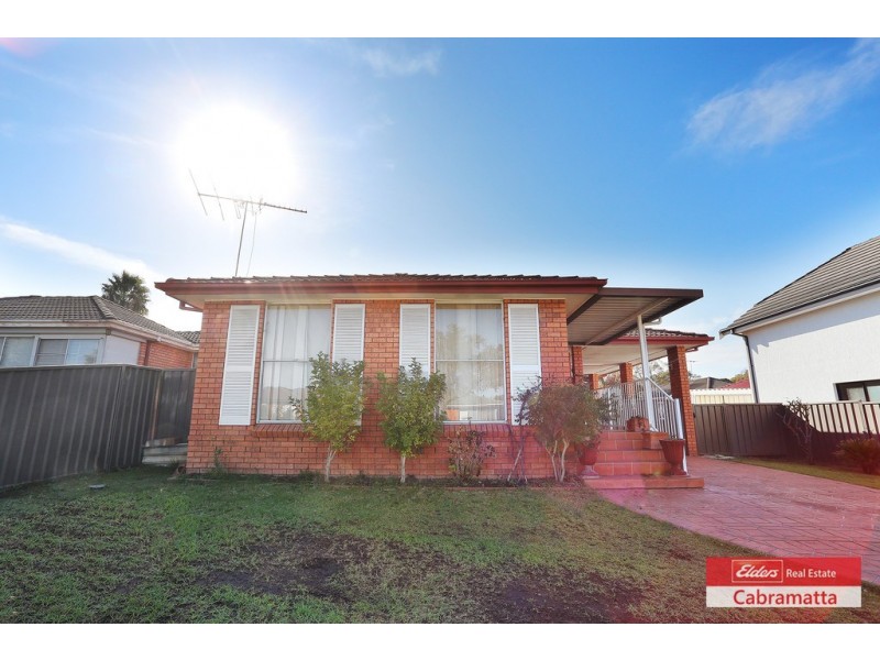 11 Como Place, St Johns Park NSW 2176