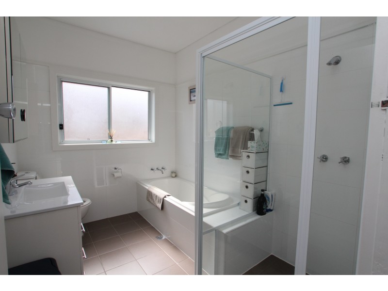 228 River Avenue, Carramar NSW 2163