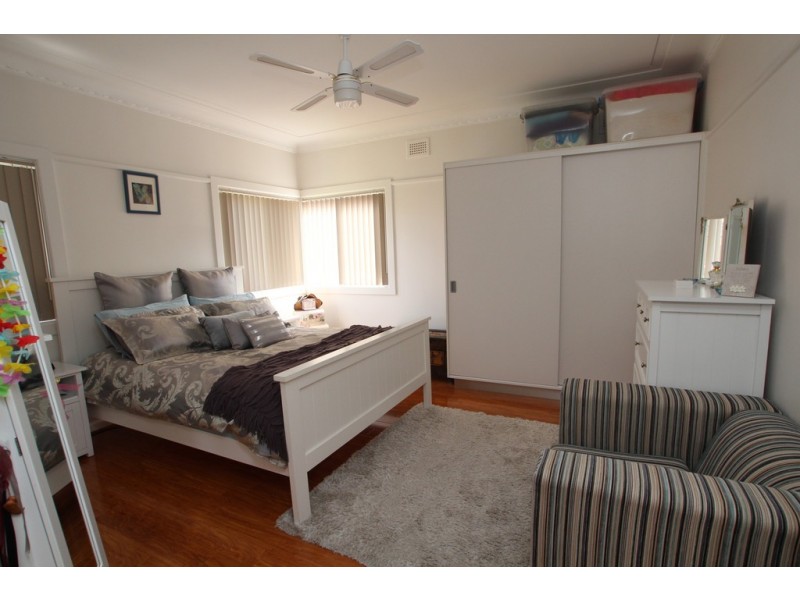 228 River Avenue, Carramar NSW 2163