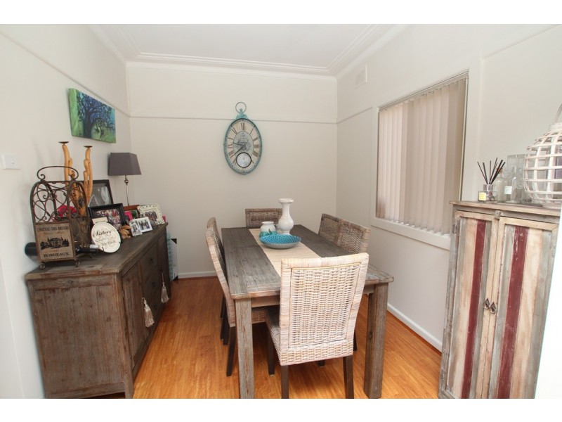 228 River Avenue, Carramar NSW 2163