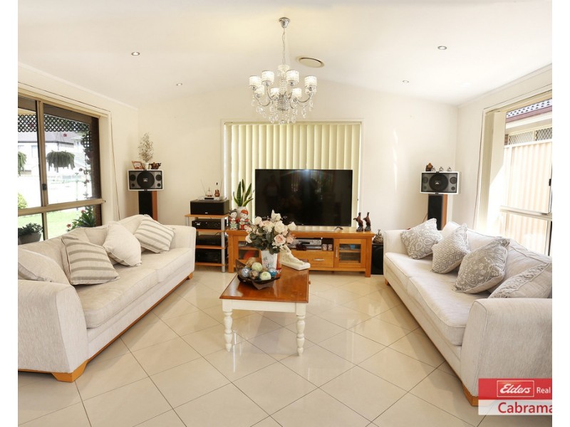 28 HARRADEN DRIVE, West Hoxton NSW 2171