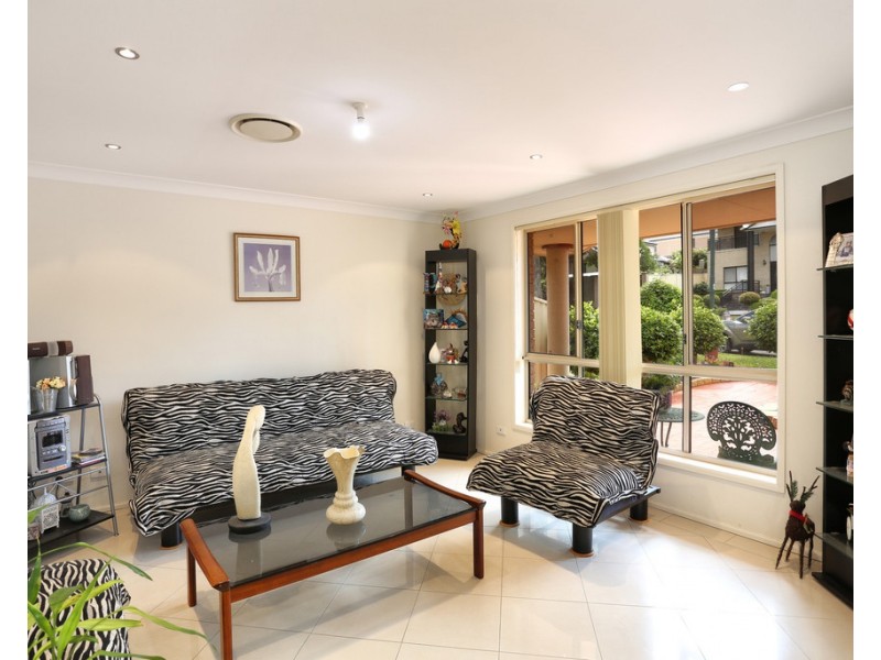 28 HARRADEN DRIVE, West Hoxton NSW 2171