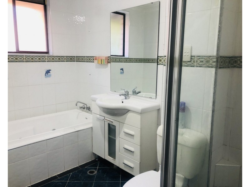 1/76 MCBURNEY ROAD, Cabramatta NSW 2166