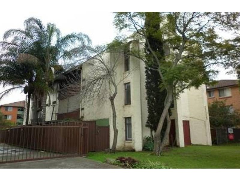 1/11 Hart Street, Warwick Farm NSW 2170