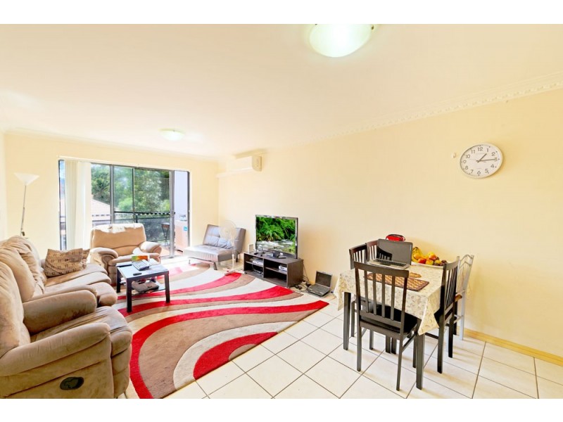 9/2 The Crescent, Fairfield NSW 2165