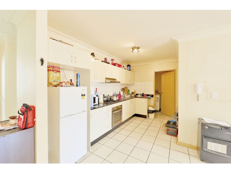 9/2 The Crescent, Fairfield NSW 2165