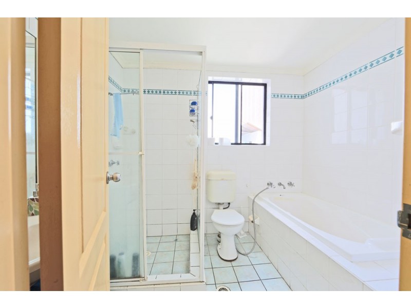 9/2 The Crescent, Fairfield NSW 2165