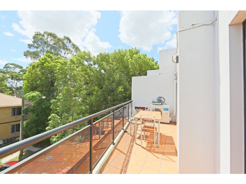 9/2 The Crescent, Fairfield NSW 2165