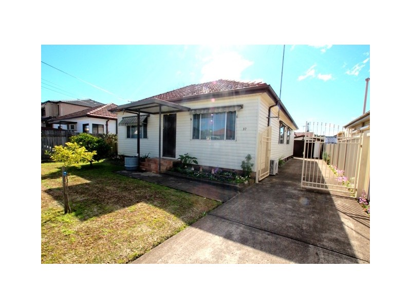 38 Earl Street, Canley Heights NSW 2166