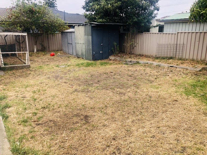 27 Kimberley Crescent, Fairfield West NSW 2165