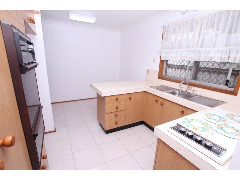 4 Melbourne Road, St Johns Park NSW 2176