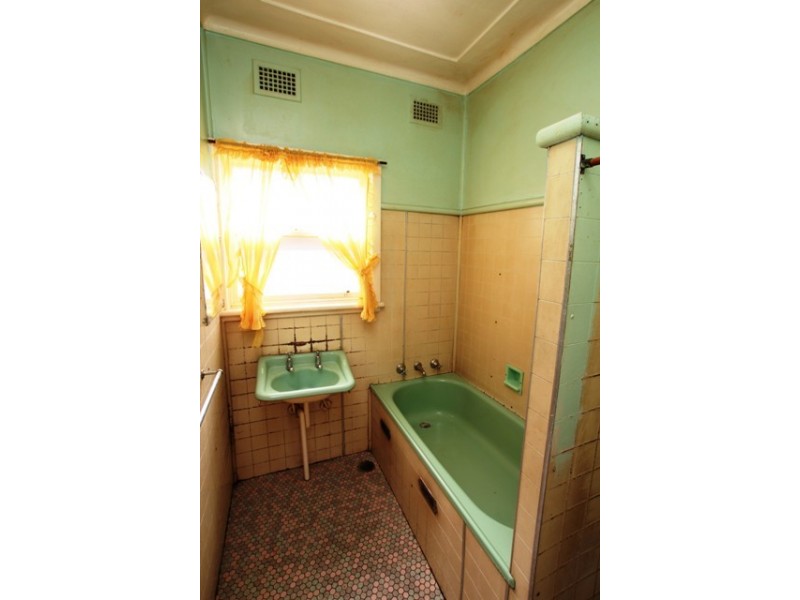 34 Earl Street, Canley Heights NSW 2166