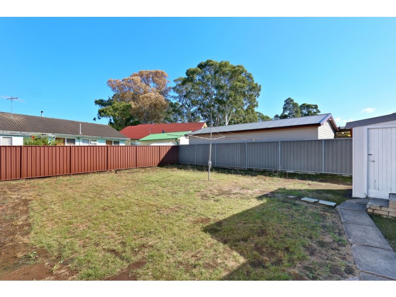 21 Corona Road, Fairfield West NSW 2165