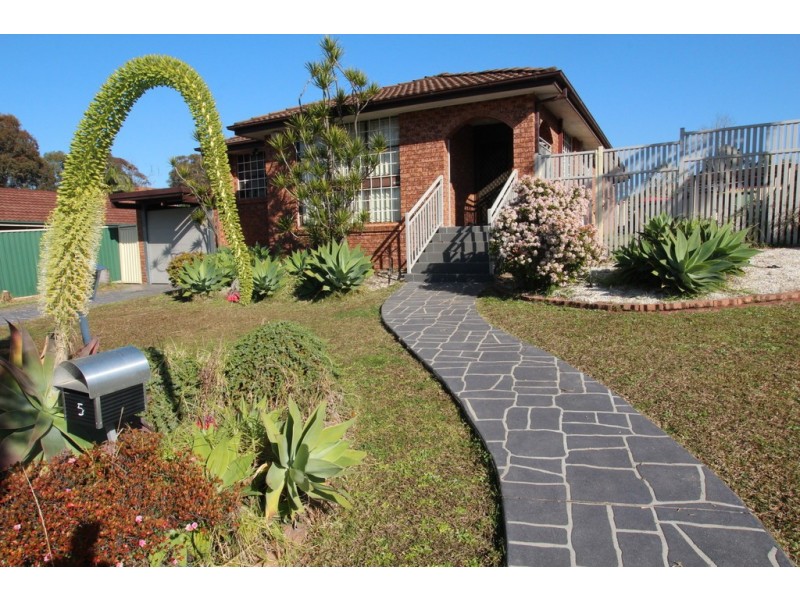 5 Keneally Cres, Edensor Park NSW 2176