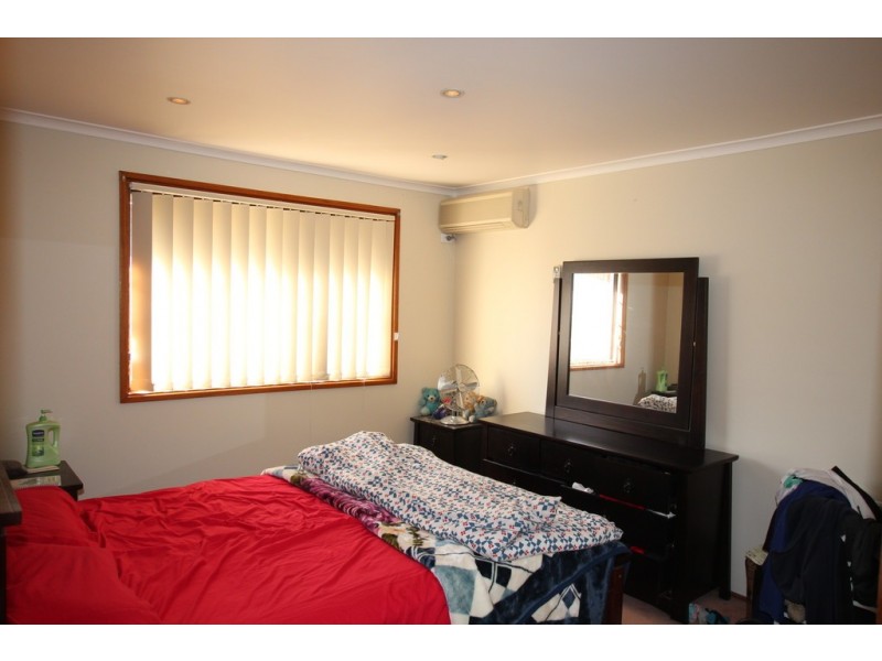 5 Keneally Cres, Edensor Park NSW 2176