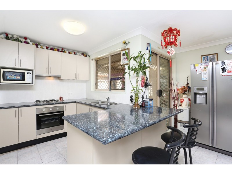 10 Greenfinch Street, Green Valley NSW 2168