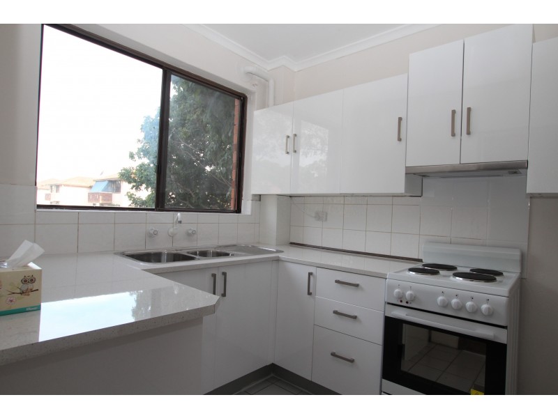 10/32 Remembrance Avenue, Warwick Farm NSW 2170