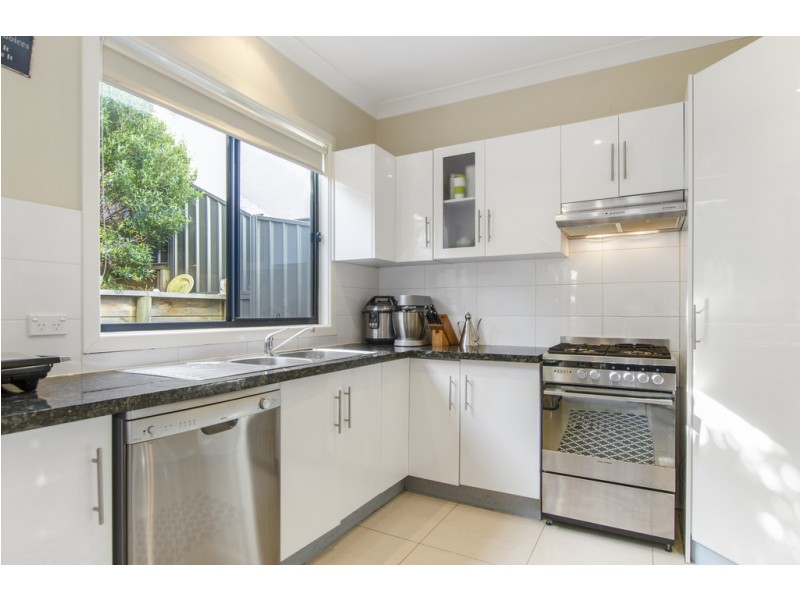 32 Bruce Street, Unanderra NSW 2526