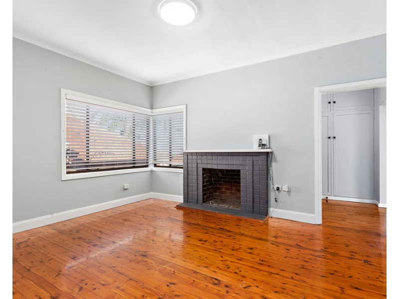 192 Flagstaff Road, Lake Heights NSW 2502