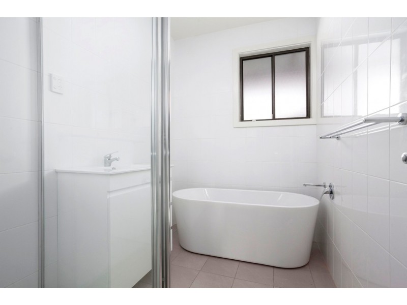 76 Central Road, Unanderra NSW 2526