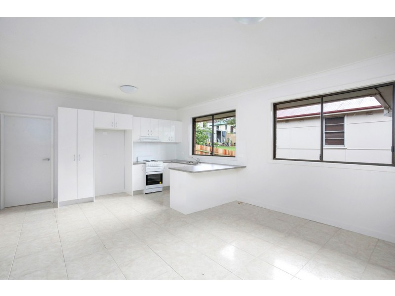 76 Central Road, Unanderra NSW 2526