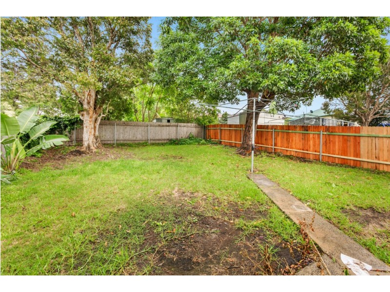 76 Central Road, Unanderra NSW 2526