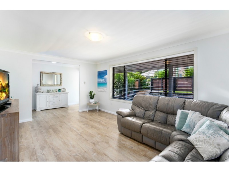 26 McAndrew Crescent, Mangerton NSW 2500