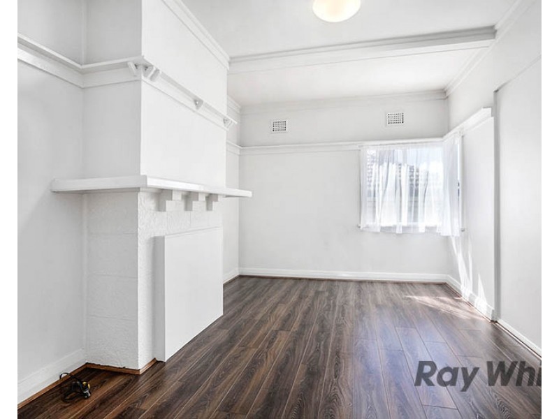 8 Dudley Street, Wollongong NSW 2500