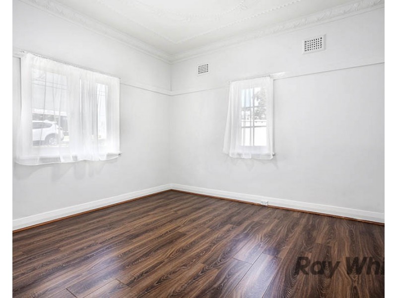 8 Dudley Street, Wollongong NSW 2500
