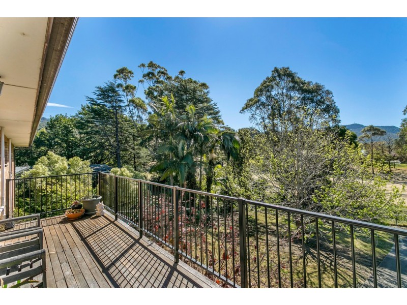 8 Bellebrae Avenue, Mount Ousley NSW 2519