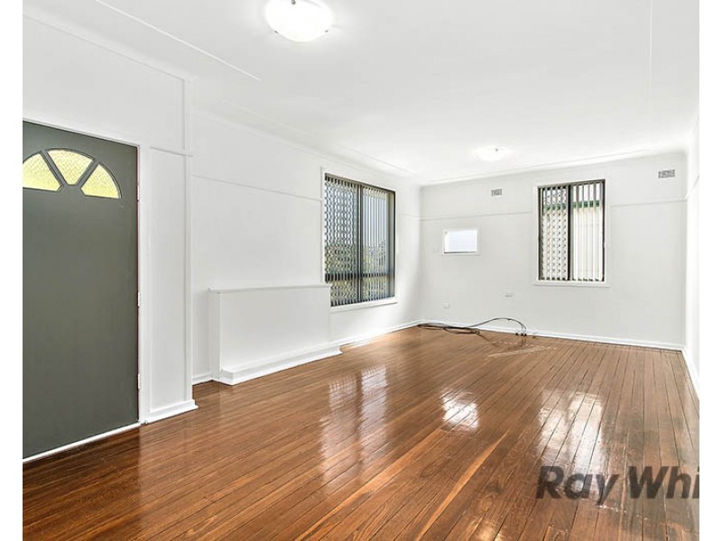 24 Maynes Parade, Unanderra NSW 2526