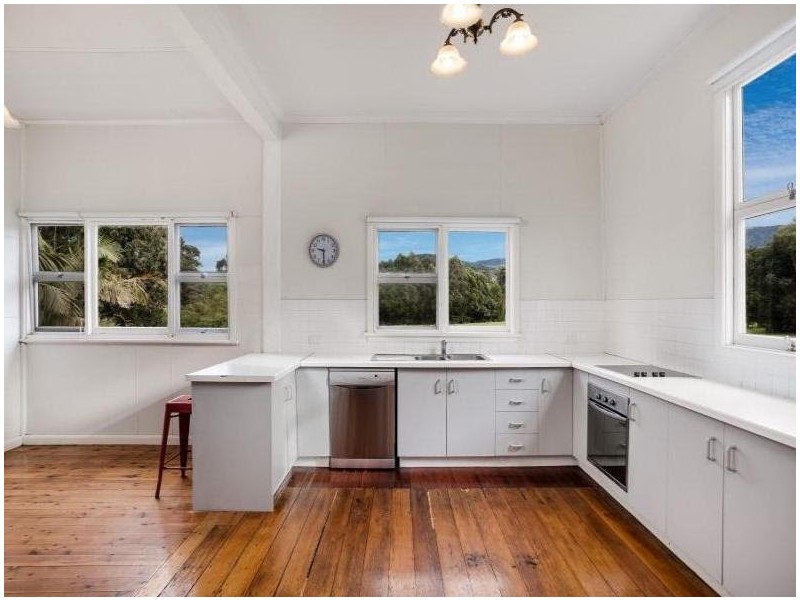 30 Pooraka Avenue, West Wollongong NSW 2500