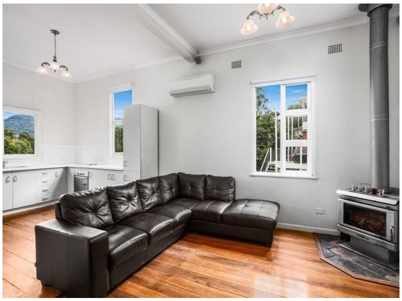 30 Pooraka Avenue, West Wollongong NSW 2500