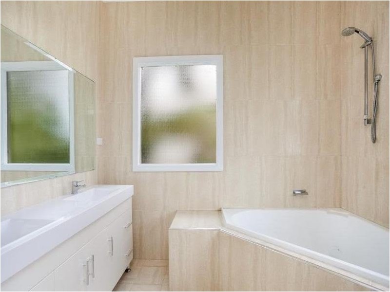 30 Pooraka Avenue, West Wollongong NSW 2500