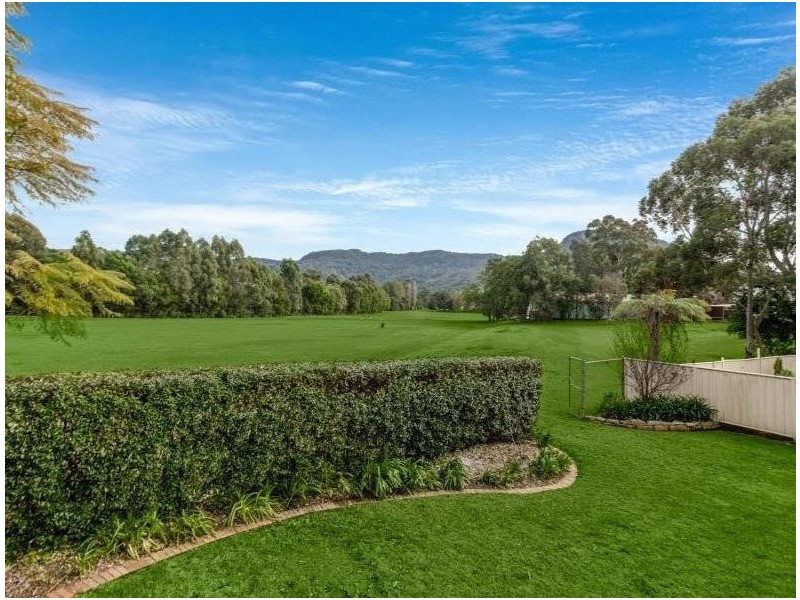 30 Pooraka Avenue, West Wollongong NSW 2500