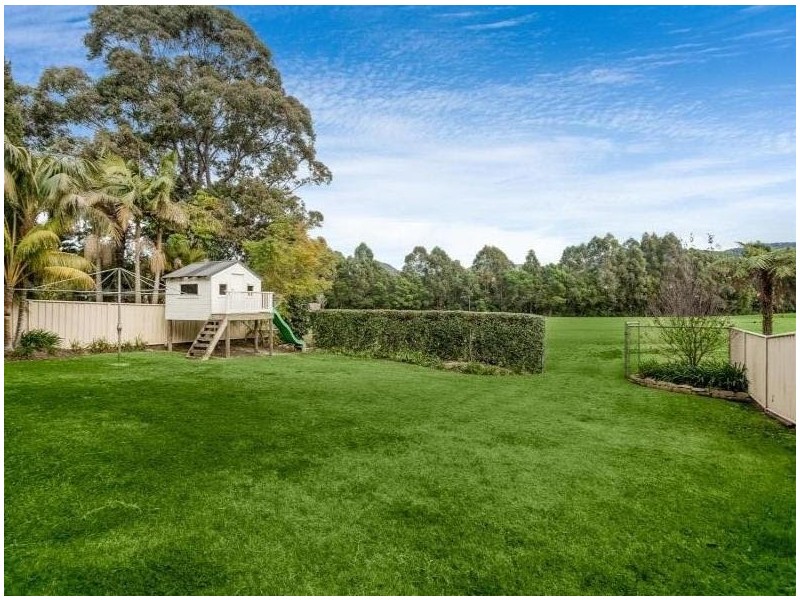 30 Pooraka Avenue, West Wollongong NSW 2500