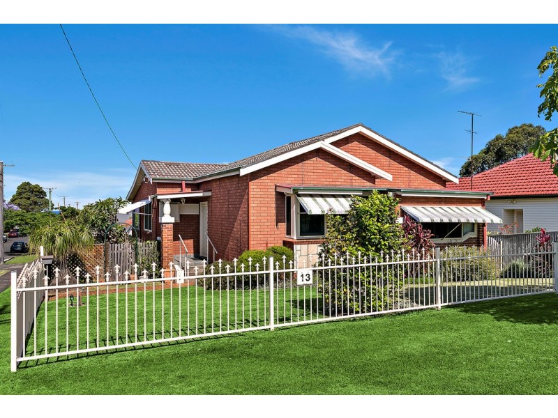 13 McKenzie Avenue, Wollongong NSW 2500