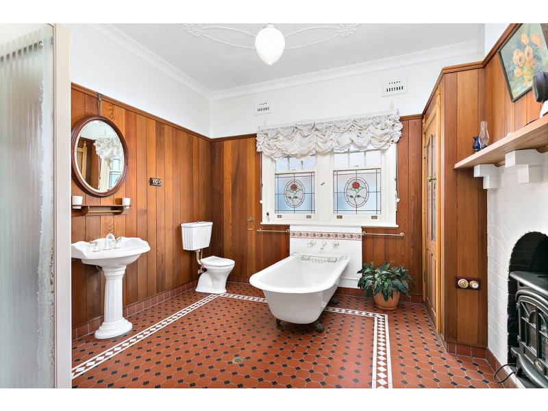 13 McKenzie Avenue, Wollongong NSW 2500