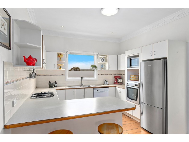6 Beresford Street, Coniston NSW 2500