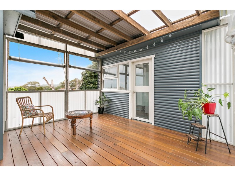 6 Beresford Street, Coniston NSW 2500