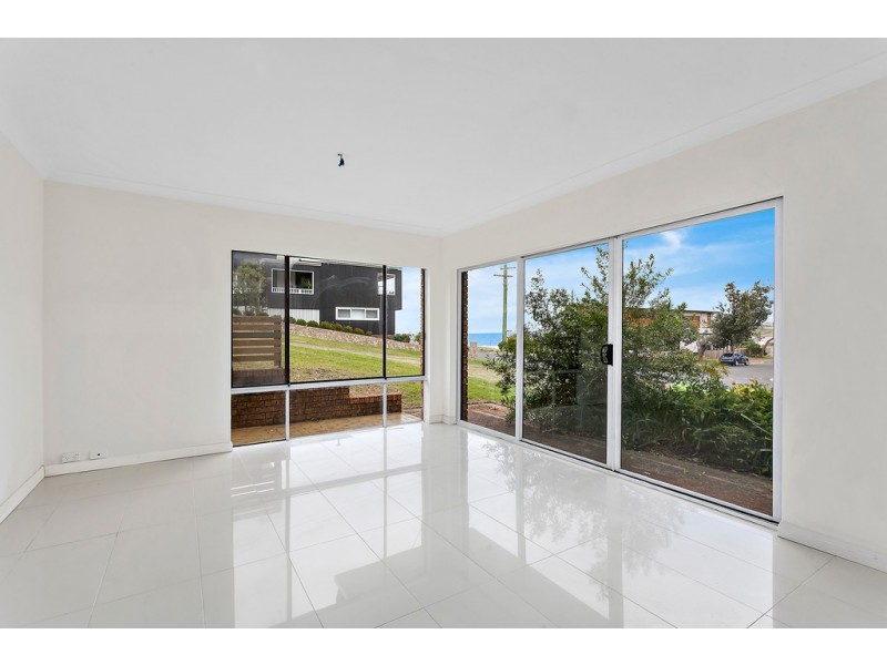 12 Corbett Avenue, Thirroul NSW 2515