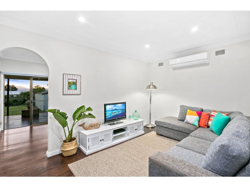 14 Deakin Street, Oak Flats NSW 2529