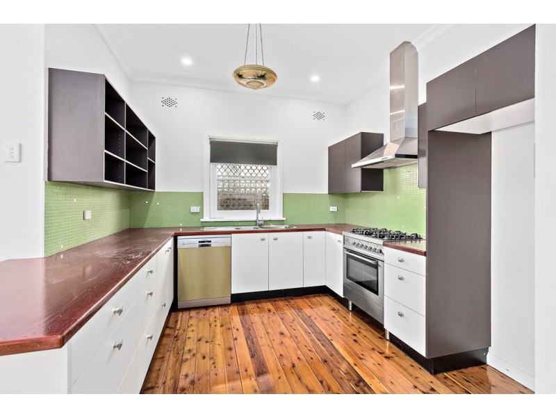 27 Rowland Avenue, Wollongong NSW 2500